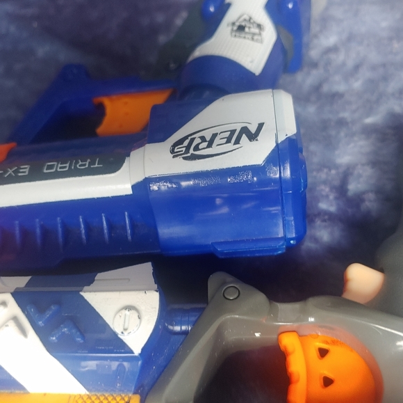 NERF Zombie Strike gun + 2 others - Picture 9 of 16